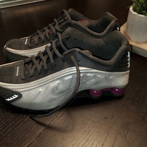 Women's Nike Shox - Size 8.5